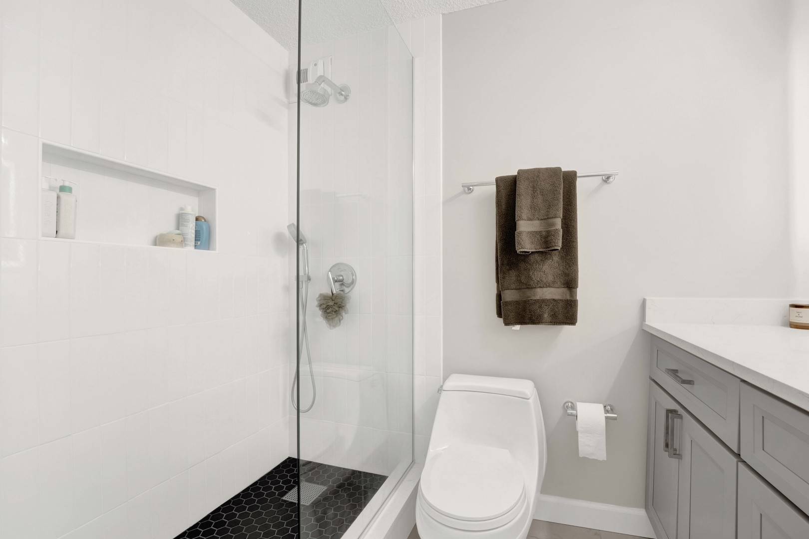 405 North Wabash Avenue, Unit 2614 Chicago, IL 60611 - Photo 12 of 22 a bathroom with a toilet and a shower