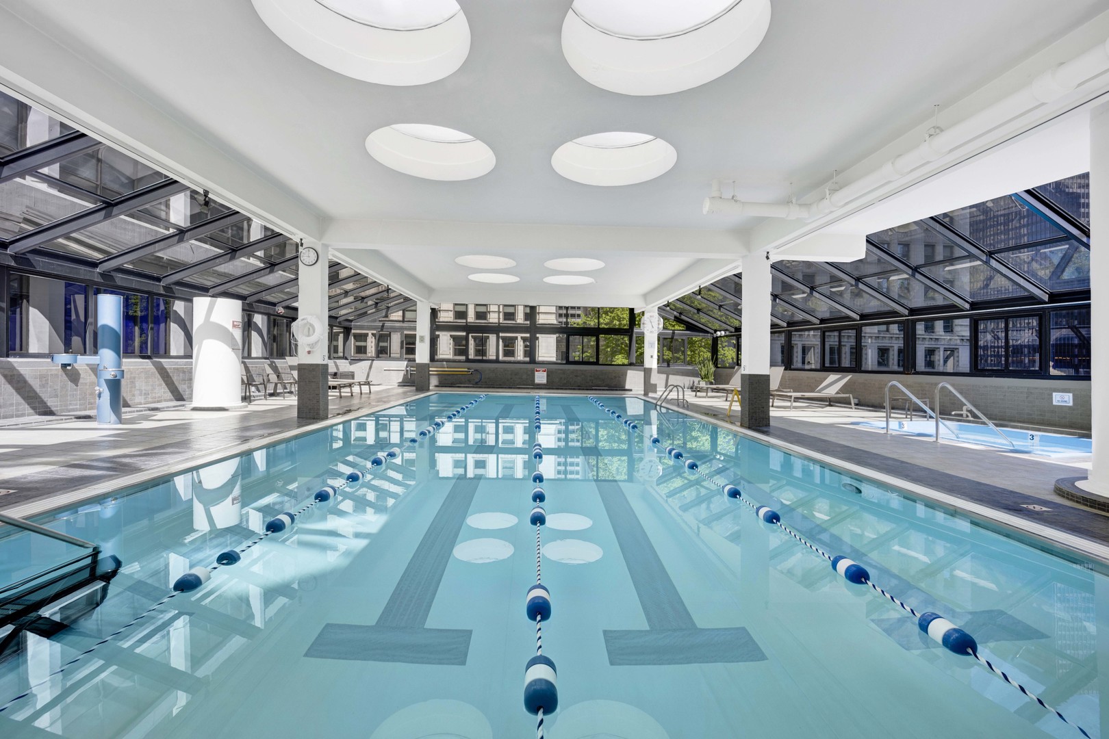 405 North Wabash Avenue, Unit 2614 Chicago, IL 60611 - Photo 13 of 22 a view of a swimming pool kitchen