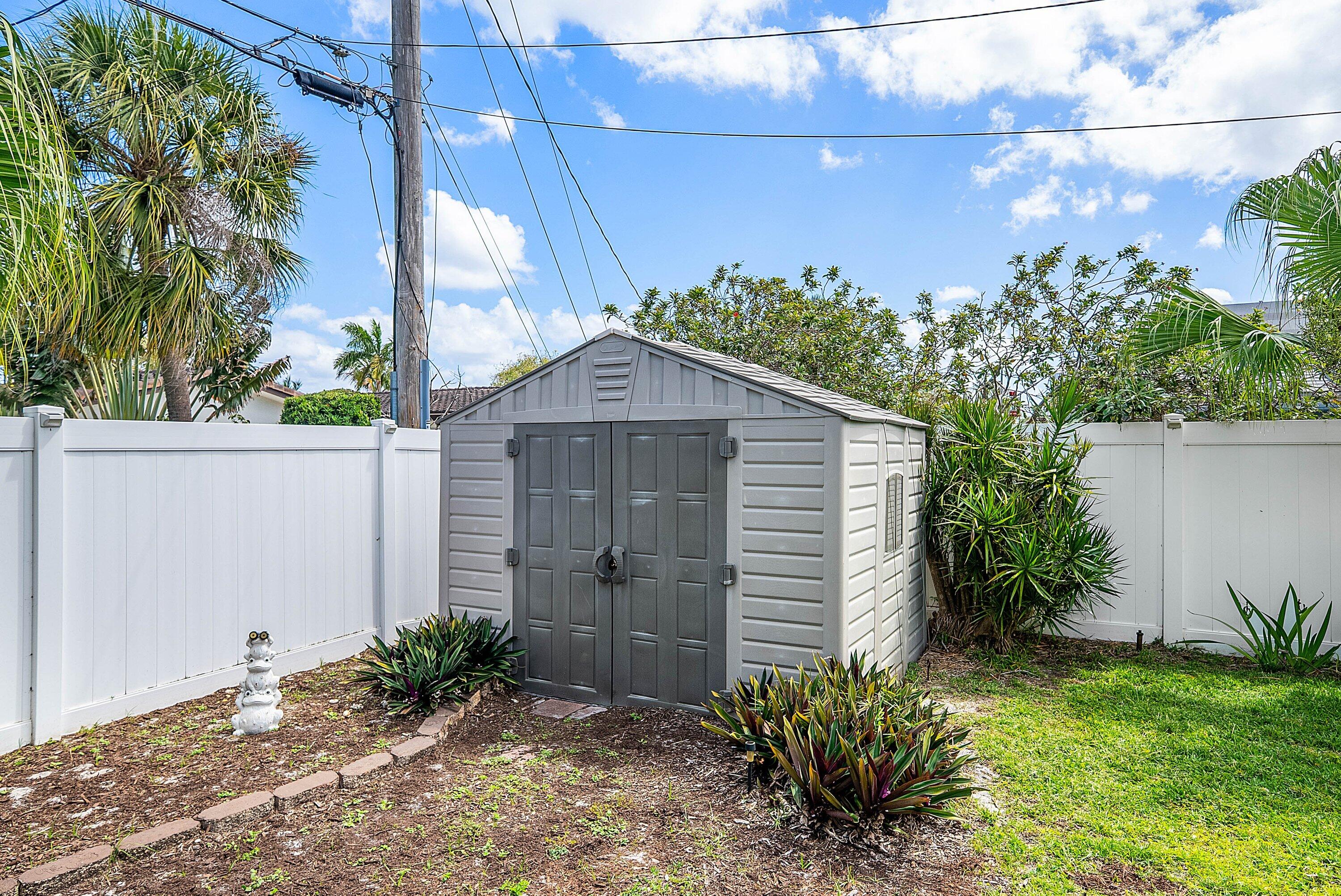 2741 Northeast 52nd Street Lighthouse Point, FL 33064 - Photo 38 of 45 042-2741Northeast52ndStreet-LighthousePo