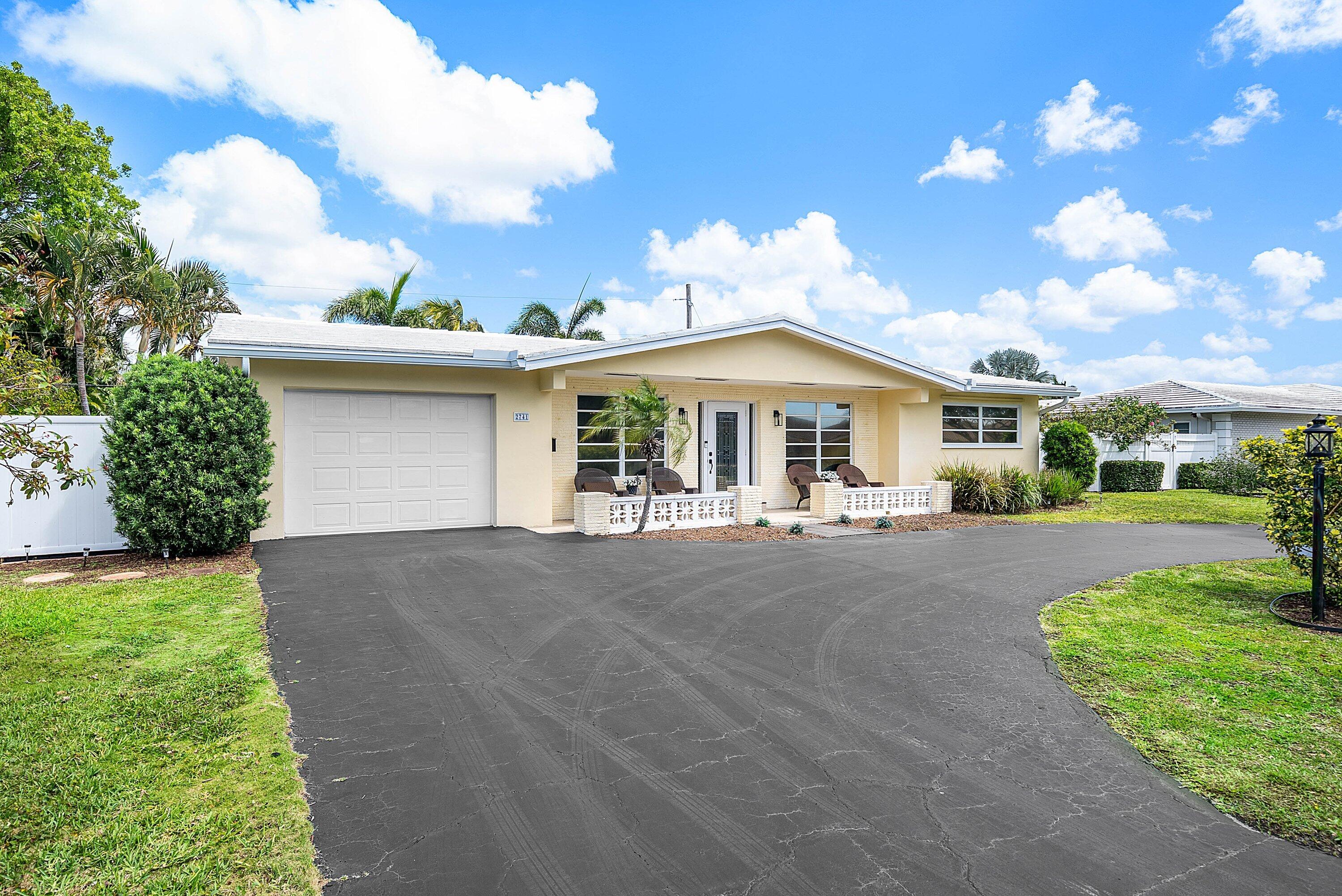 2741 Northeast 52nd Street Lighthouse Point, FL 33064 - Photo 5 of 45 002-2741Northeast52ndStreet-LighthousePo