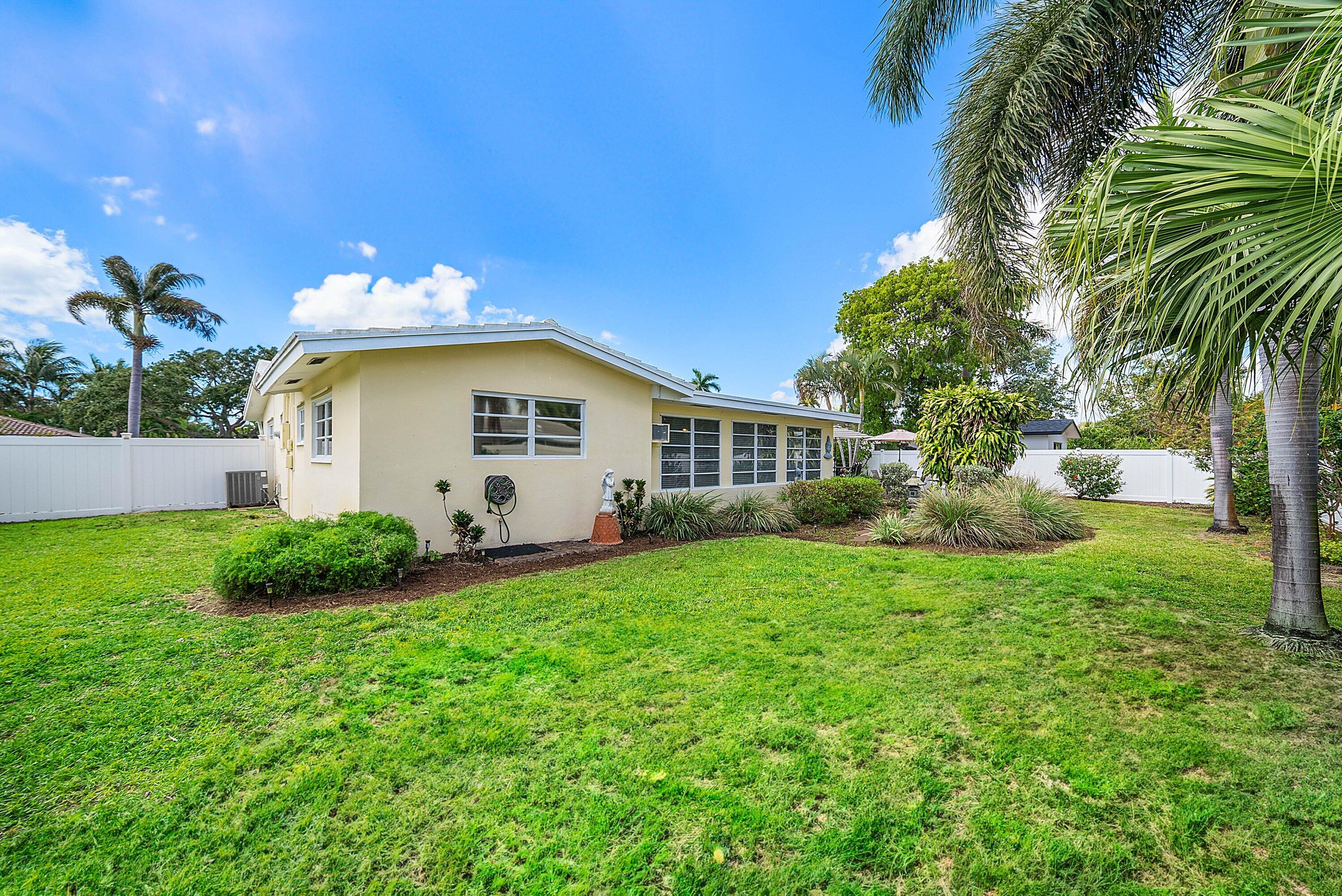 2741 Northeast 52nd Street Lighthouse Point, FL 33064 - Photo 9 of 45 039-2741Northeast52ndStreet-LighthousePo
