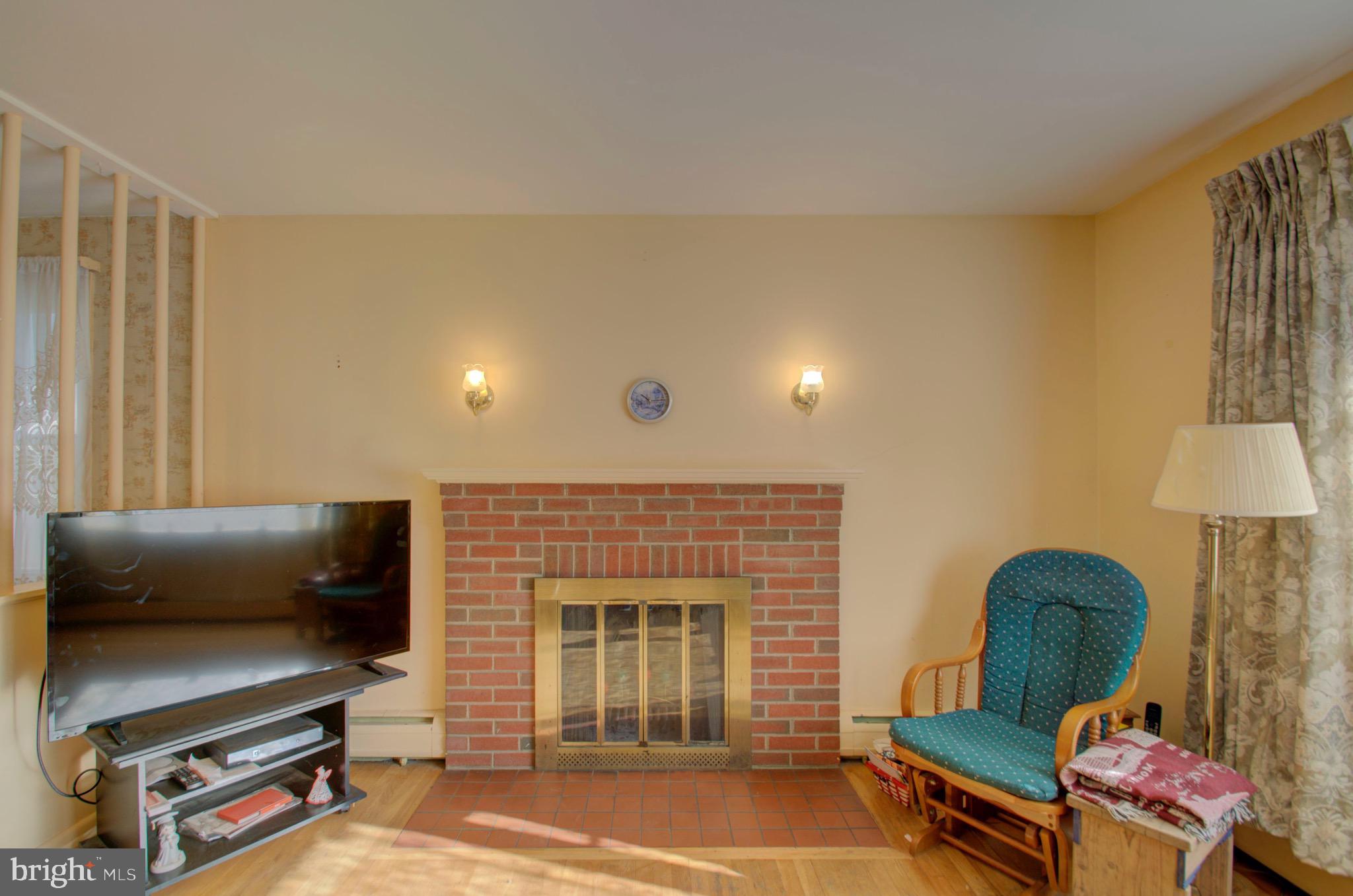 1737 Bonifant Road Silver Spring, MD 20906 - Photo 3 of 44
