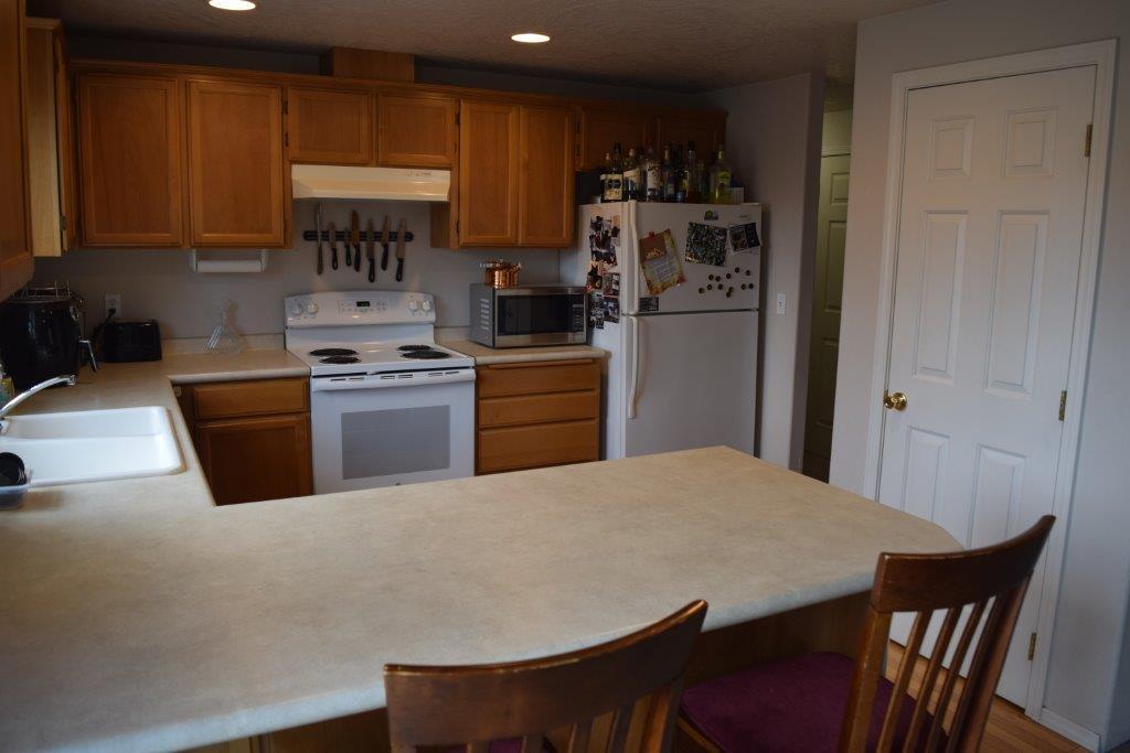 636 Shadow Way Central Point, OR 97502 - Photo 8 of 23 DSC_0028