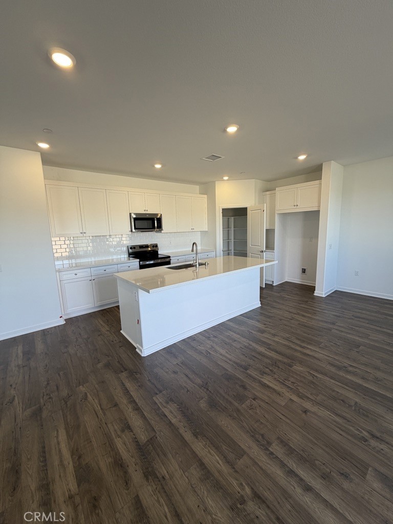 9567 Silverstein Drive Riverside, CA 92508 - Photo 6 of 30