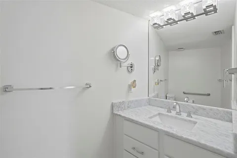 $889,000 | 1100 Pinellas Bayway South, Unit G2, Tierra Verde, FL 33715