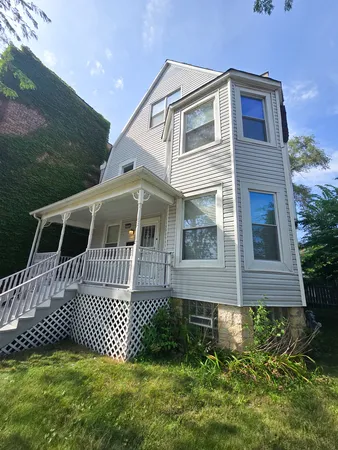 $425,000 | 2050 East 73rd Street, Chicago, IL 60649