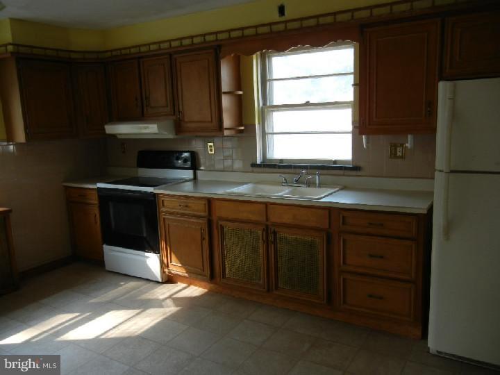 328 Grosstown Road Pottstown, PA 19464 - Photo 4 of 12 Gallery Image 4