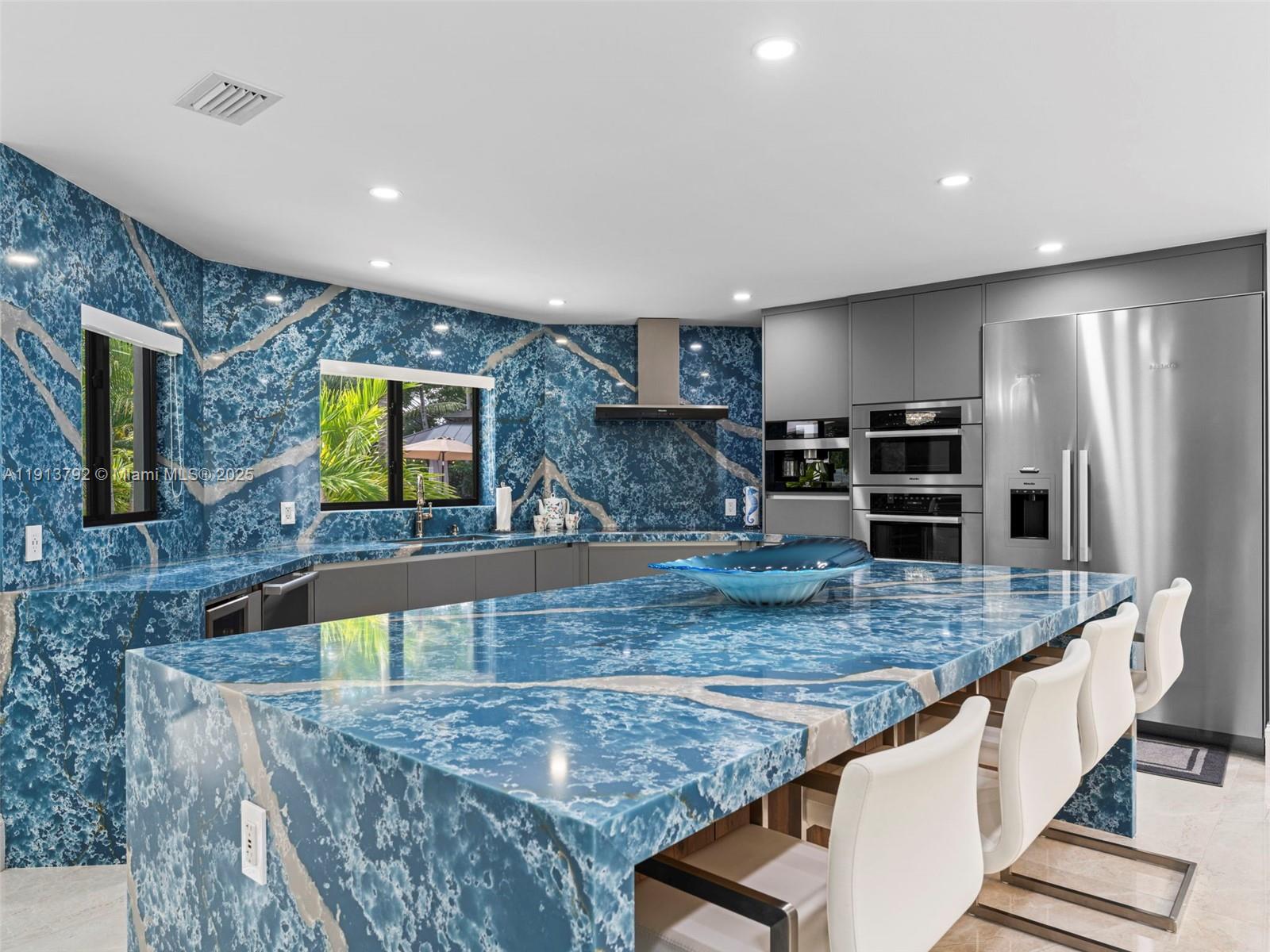 6180 Pine Tree Drive Miami Beach, FL 33140 - Photo 20 of 100