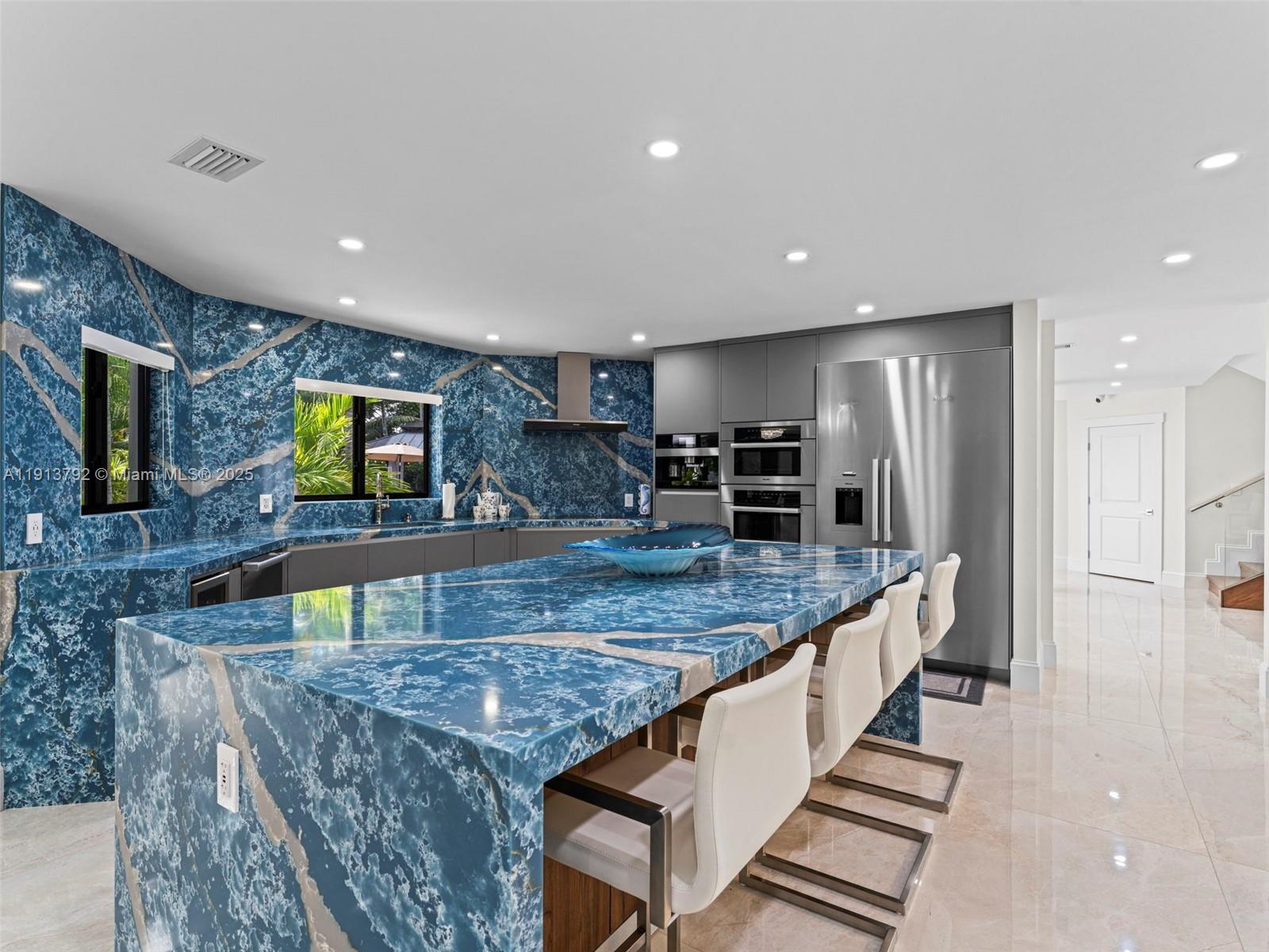 6180 Pine Tree Drive Miami Beach, FL 33140 - Photo 21 of 100