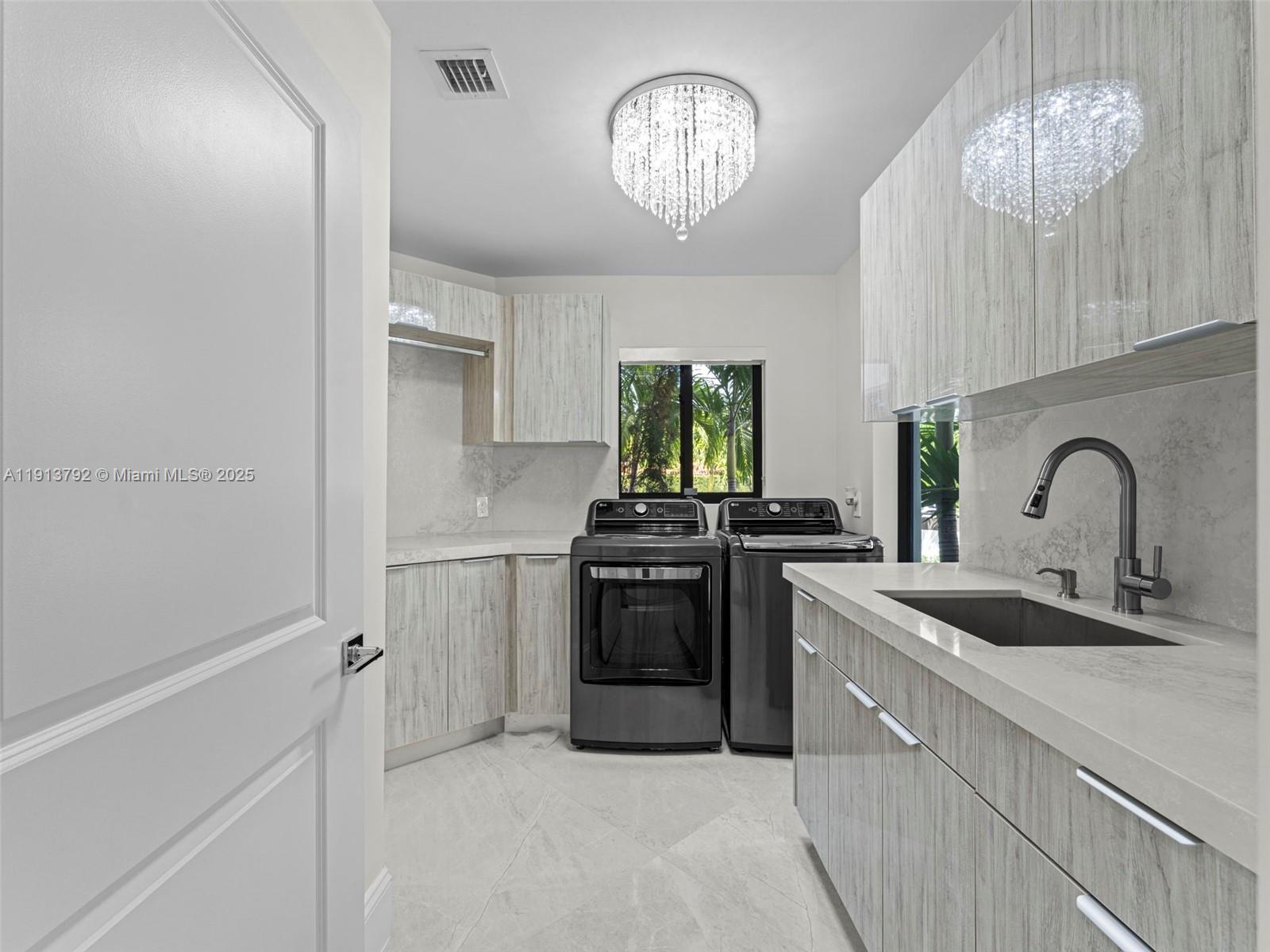 6180 Pine Tree Drive Miami Beach, FL 33140 - Photo 24 of 100