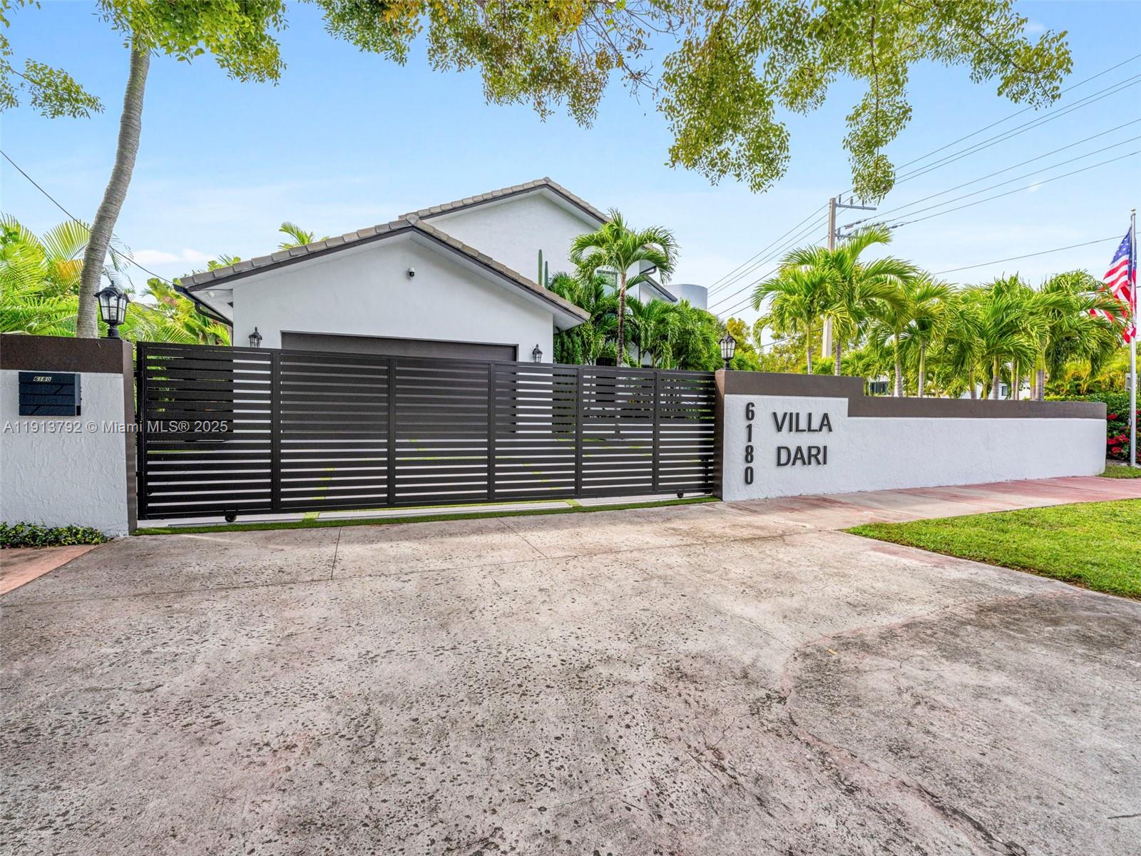 6180 Pine Tree Drive Miami Beach, FL 33140 - Photo 3 of 100