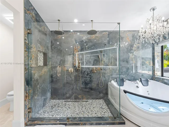 $7,299,000 | 6180 Pine Tree Drive, Miami Beach, FL 33140