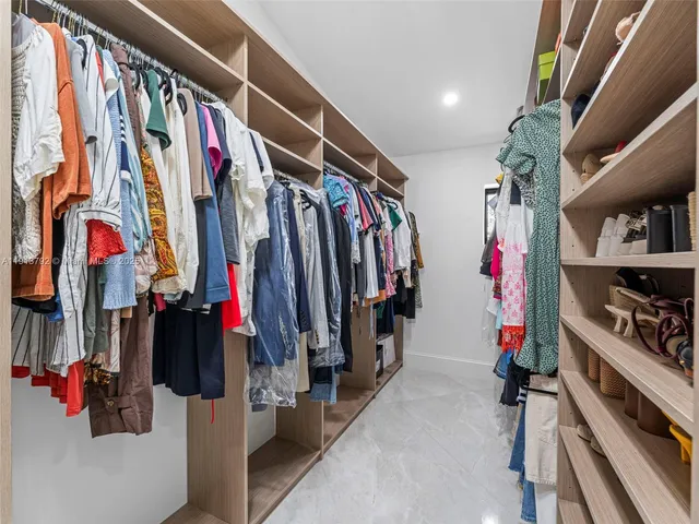 $7,299,000 | 6180 Pine Tree Drive, Miami Beach, FL 33140