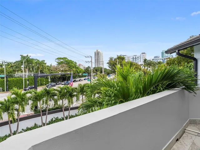 $7,299,000 | 6180 Pine Tree Drive, Miami Beach, FL 33140