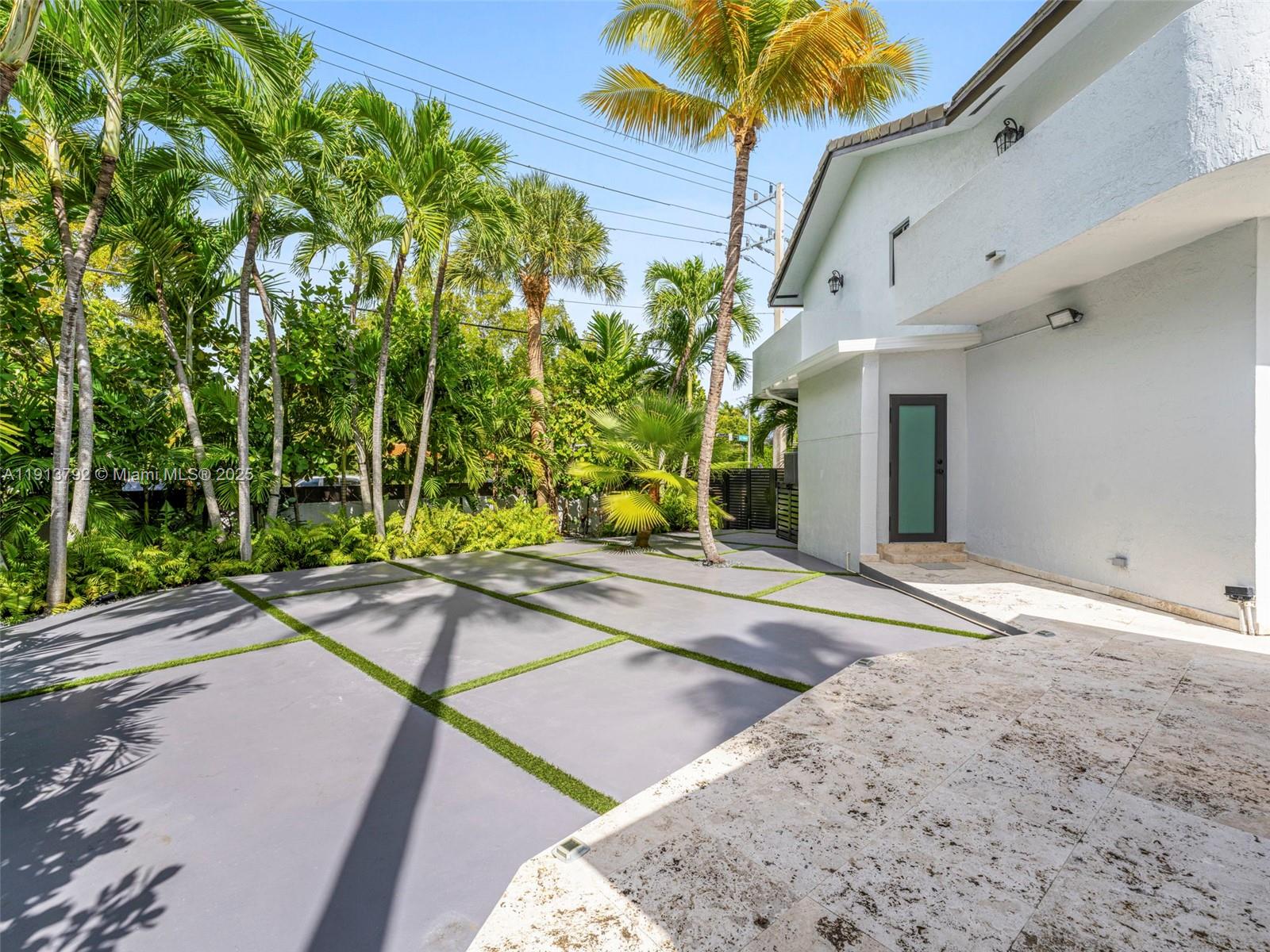 6180 Pine Tree Drive Miami Beach, FL 33140 - Photo 76 of 100