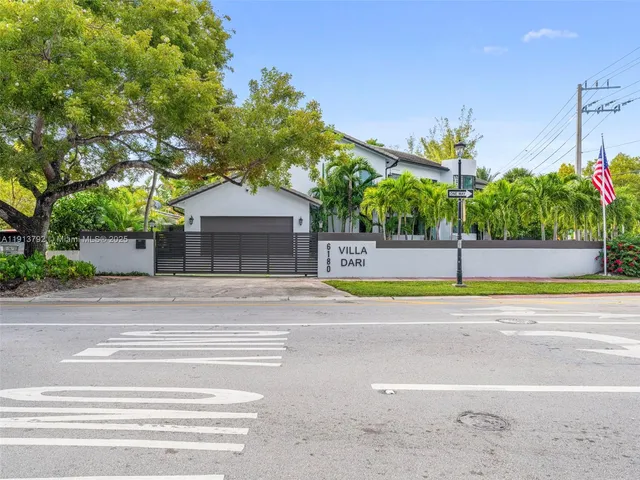 $7,299,000 | 6180 Pine Tree Drive, Miami Beach, FL 33140