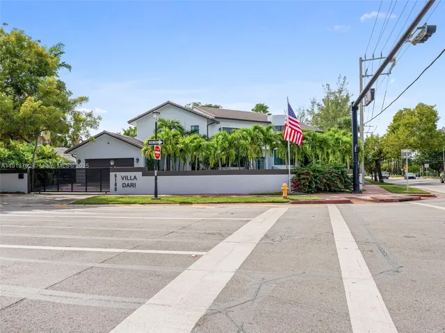 $7,299,000 | 6180 Pine Tree Drive, Miami Beach, FL 33140