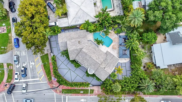 $7,299,000 | 6180 Pine Tree Drive, Miami Beach, FL 33140