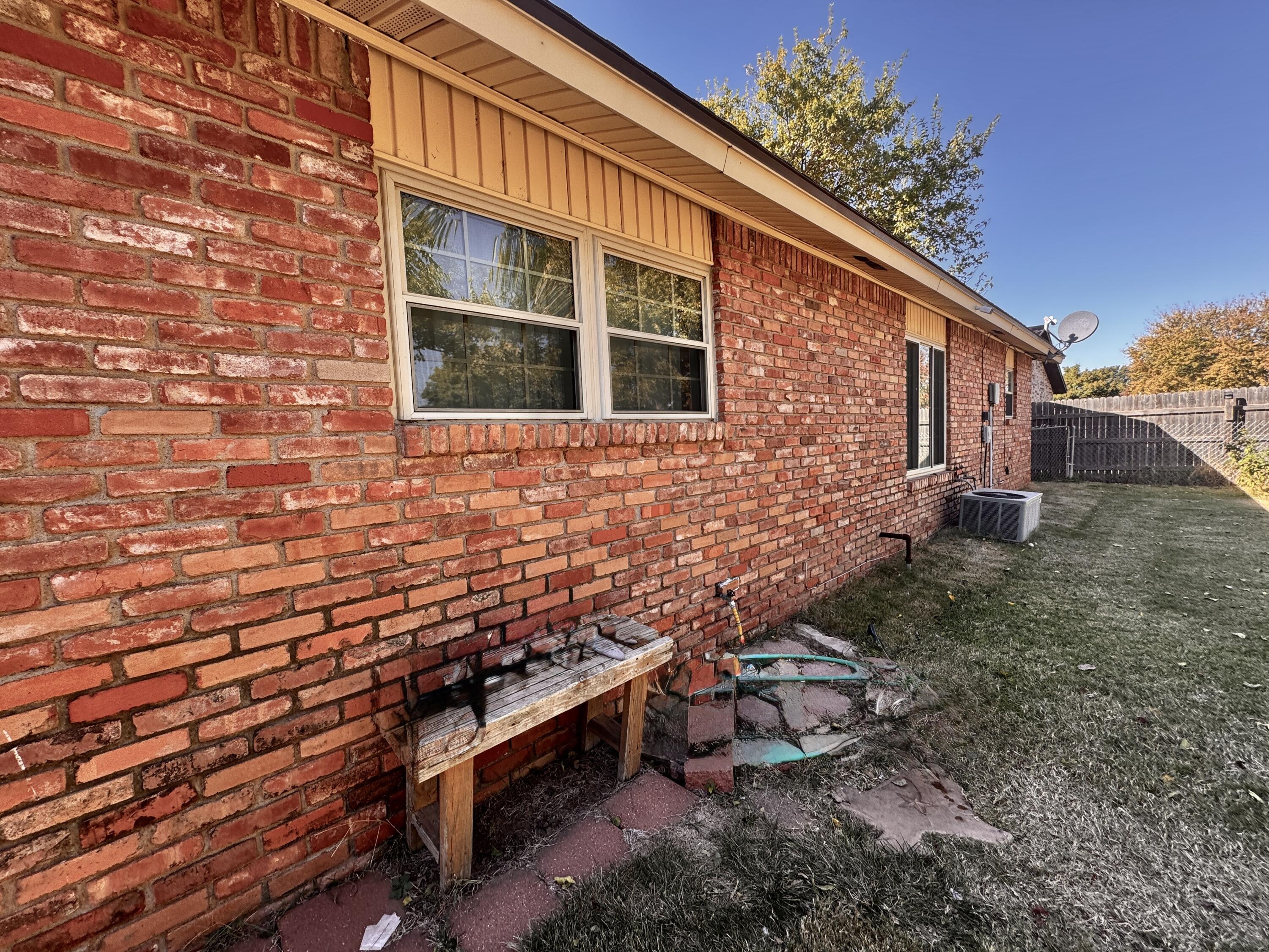 3902 Sides Street Plainview, TX 79072 - Photo 20 of 26 a backyard of a house
