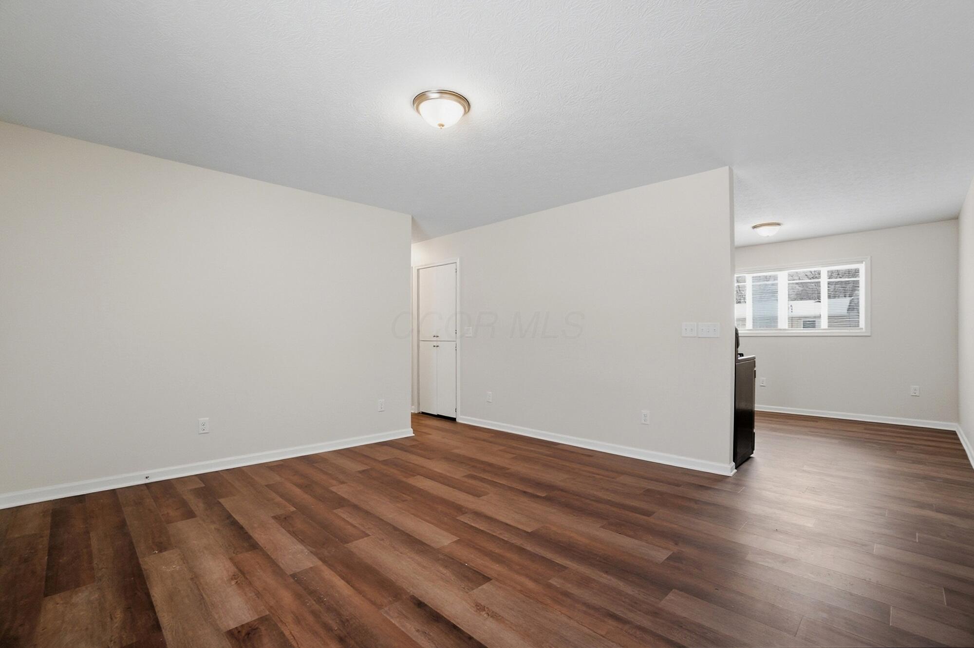 3824 Wade Road Columbus, OH 43232 - Photo 10 of 42 Living Room