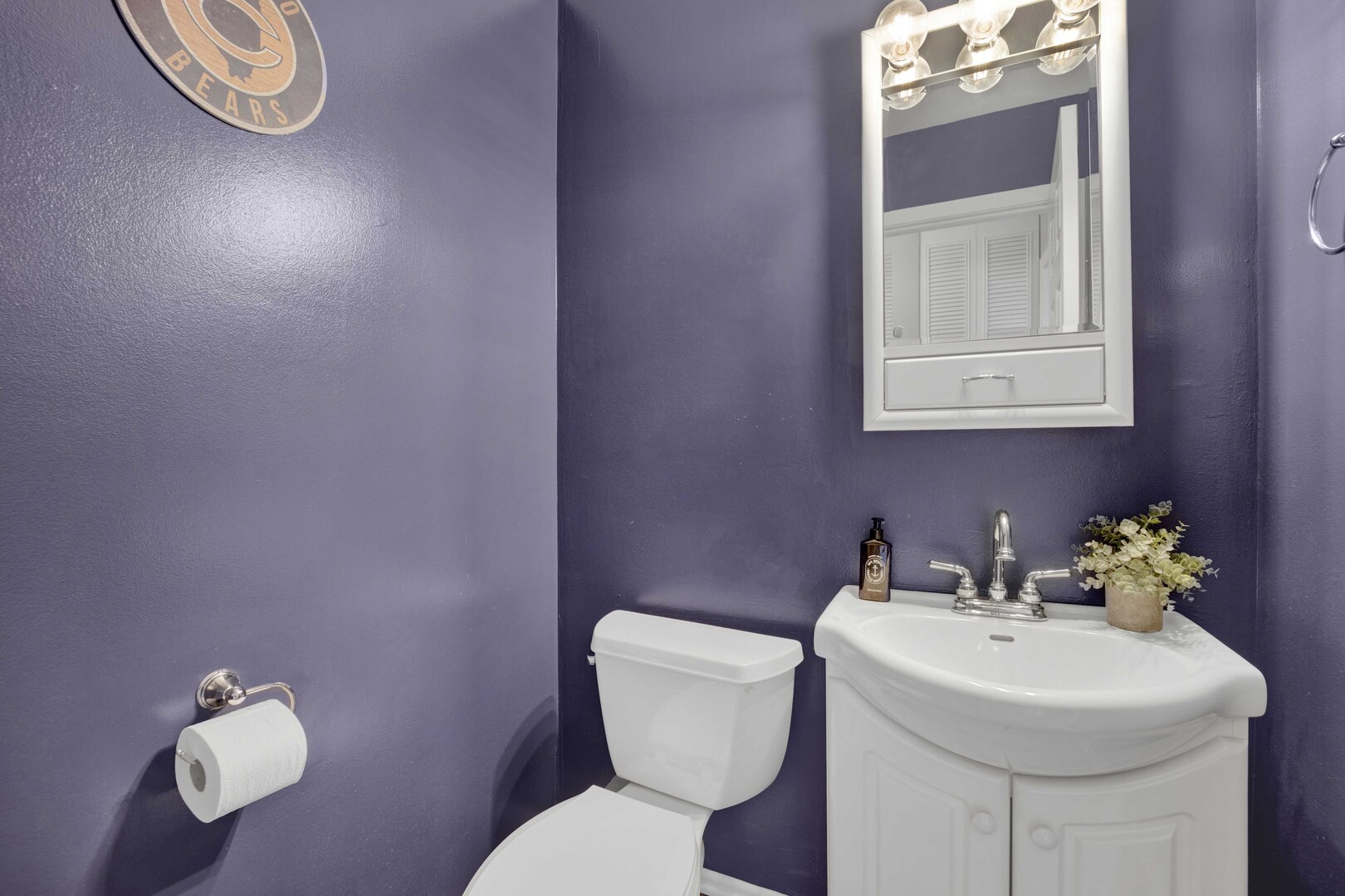 314 Lathrop Avenue, Unit 407 Forest Park, IL 60130 - Photo 25 of 27 a bathroom with a toilet a sink and mirror