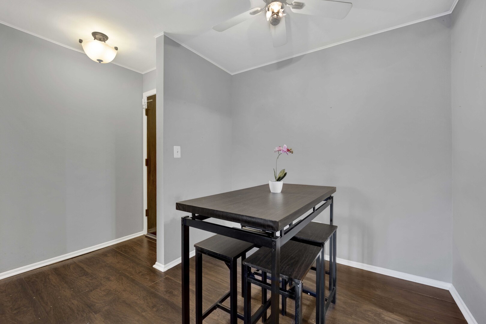 314 Lathrop Avenue, Unit 407 Forest Park, IL 60130 - Photo 8 of 27 a view of a workspace with furniture and wooden floor