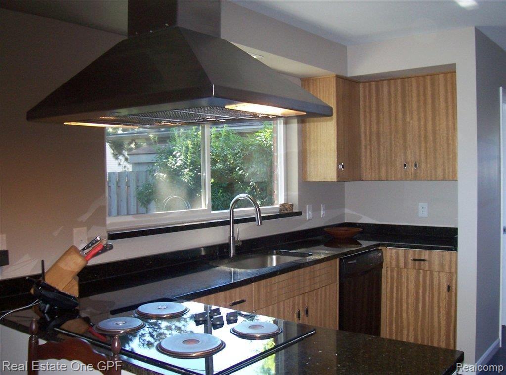 410 Barclay Road Grosse Pointe, MI 48236 - Photo 6 of 20 102_1224.jpg