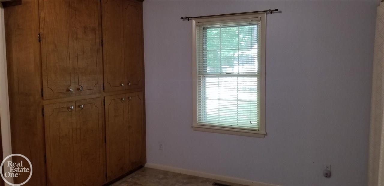 4033 Devonshire Road Fort Gratiot, MI 48059 - Photo 17 of 32 31382895-16.JPG