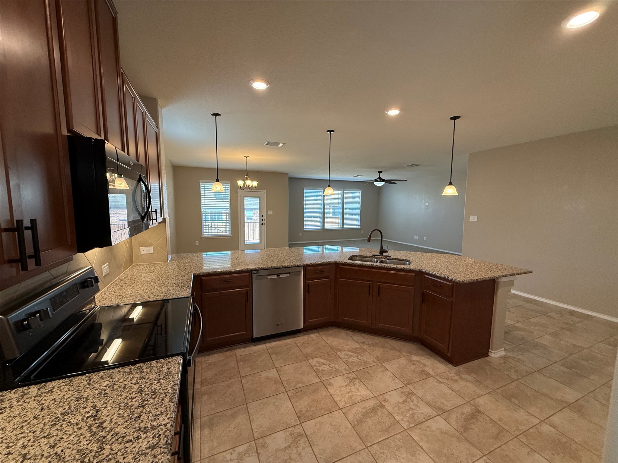 334 Reunion Lane Georgetown, TX 78626 - Photo 13 of 39