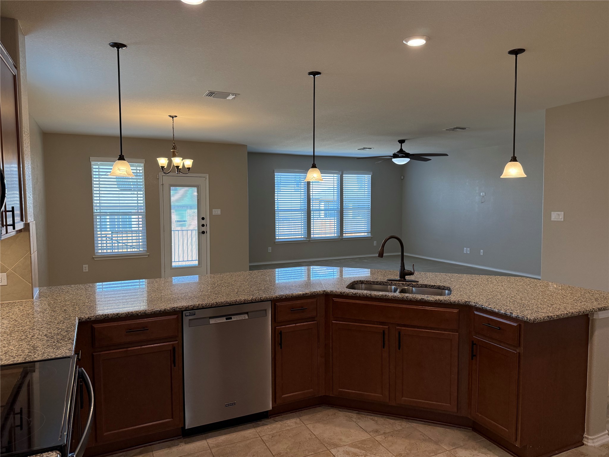 334 Reunion Lane Georgetown, TX 78626 - Photo 14 of 39