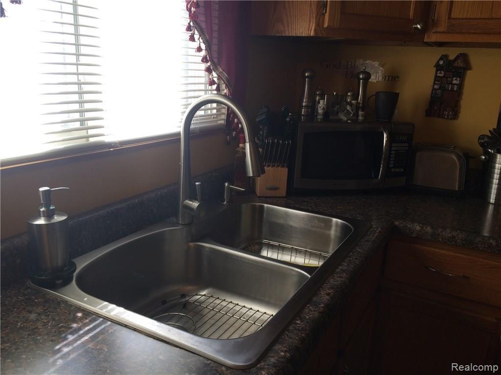21265 Waltz Road New Boston, MI 48164 - Photo 8 of 18 IMG_1648.JPG