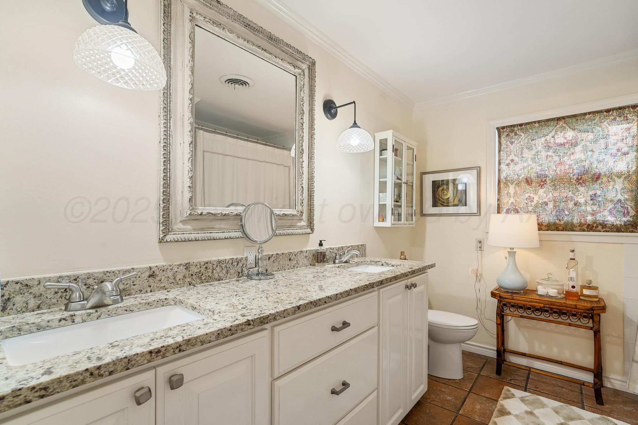 1221 South Rusk Street Amarillo, TX 79102 - Photo 20 of 33 1221 S Rusk - Bathroom Upstairs 2