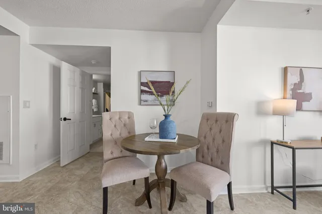 a view of a livingroom with furniture
