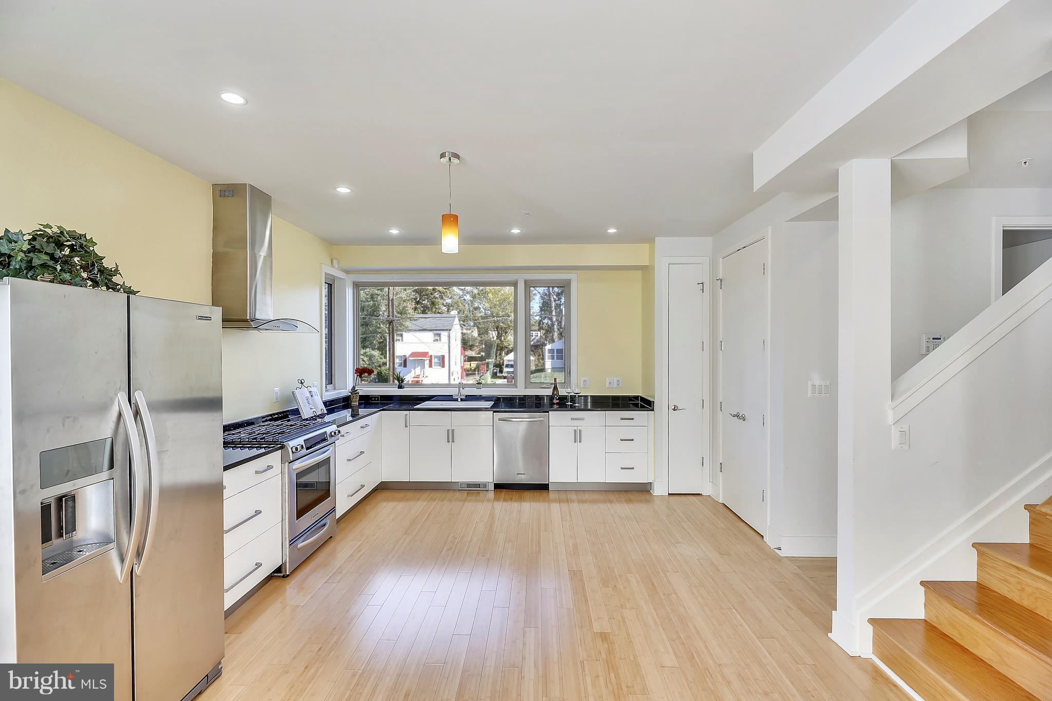 807 Chillum Road Hyattsville, MD 20783 - Photo 4 of 27 Kitchen