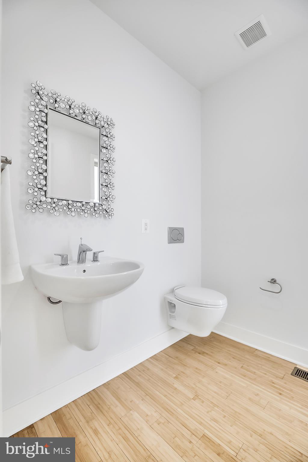 807 Chillum Road Hyattsville, MD 20783 - Photo 10 of 27 Powder Room- Main floor
