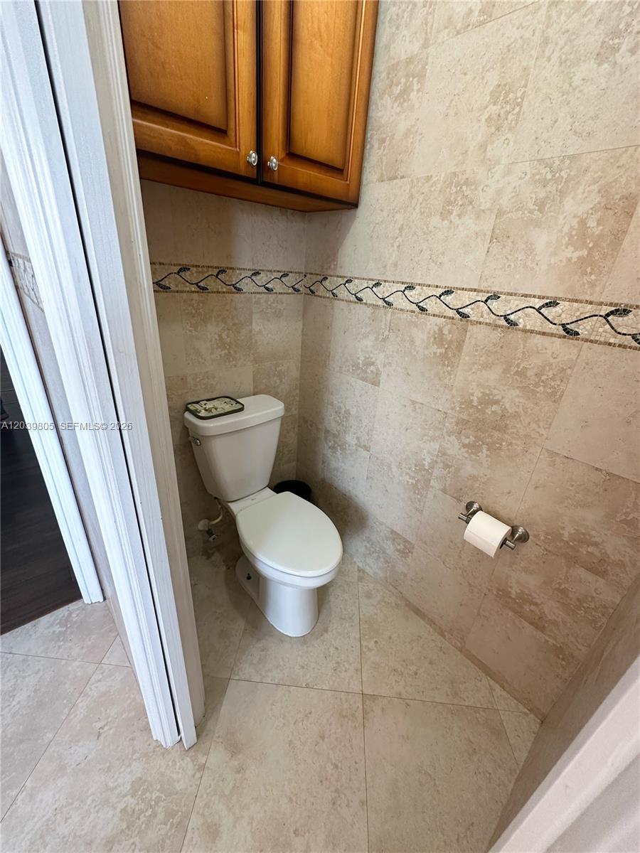 2105 Northeast 38th Road Homestead, FL 33033 - Photo 27 of 46