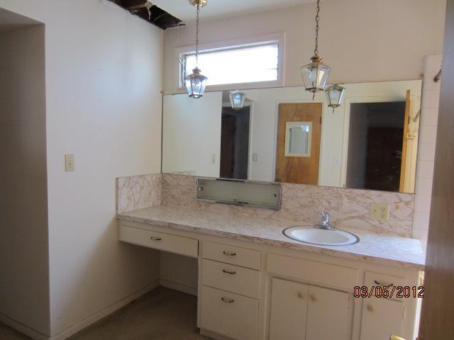 136 West Myrtle Avenue Reedley, CA 93654 - Photo 14 of 20 Gallery Image 14