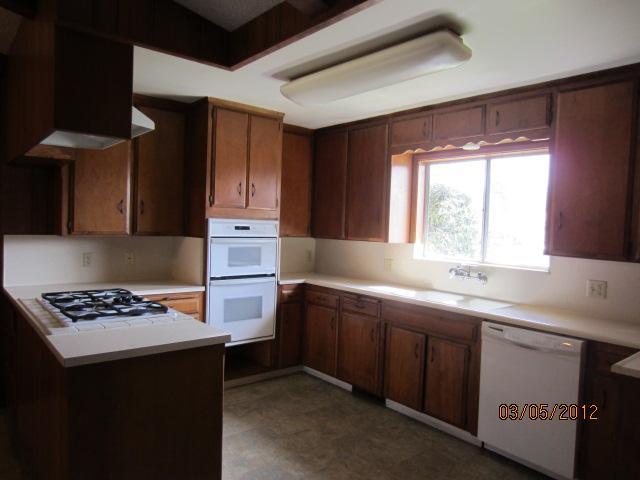 136 West Myrtle Avenue Reedley, CA 93654 - Photo 5 of 20 Gallery Image 5