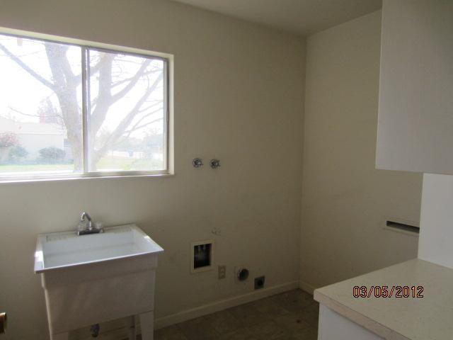 136 West Myrtle Avenue Reedley, CA 93654 - Photo 7 of 20 Gallery Image 7