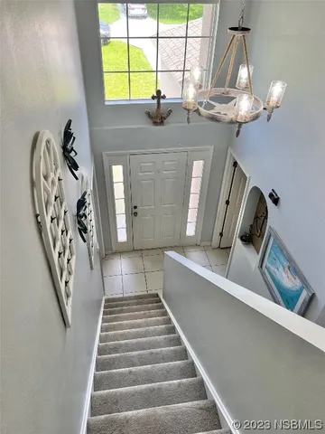 a view of entryway and kitchen