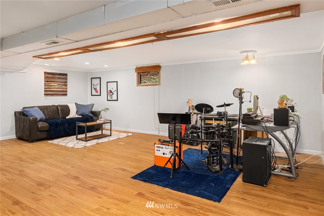 19607 Southeast 149th Street Renton, WA 98059 - Photo 21 of 34 a living room with furniture and wooden floor