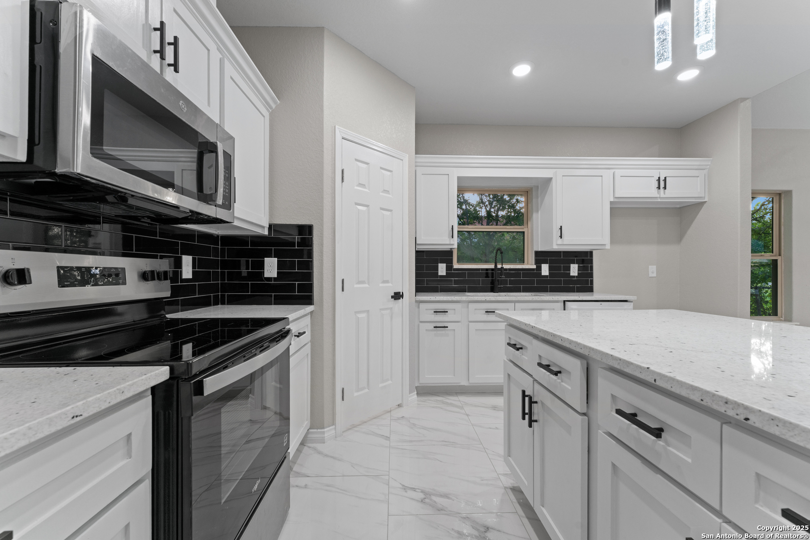 237 Avenue D Poteet, TX 78065 - Photo 2 of 25