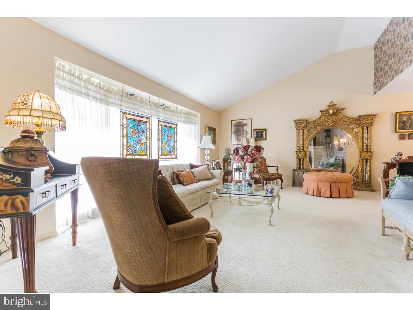 9264 Darlington Road Philadelphia, PA 19115 - Photo 2 of 25 Living Room