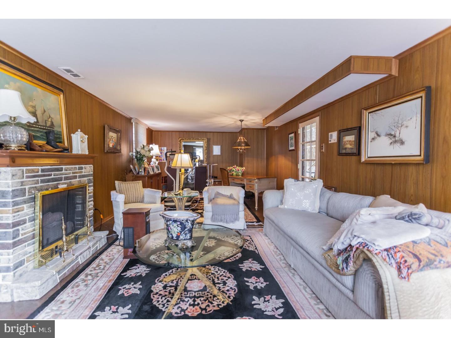 9264 Darlington Road Philadelphia, PA 19115 - Photo 12 of 25 Family Room