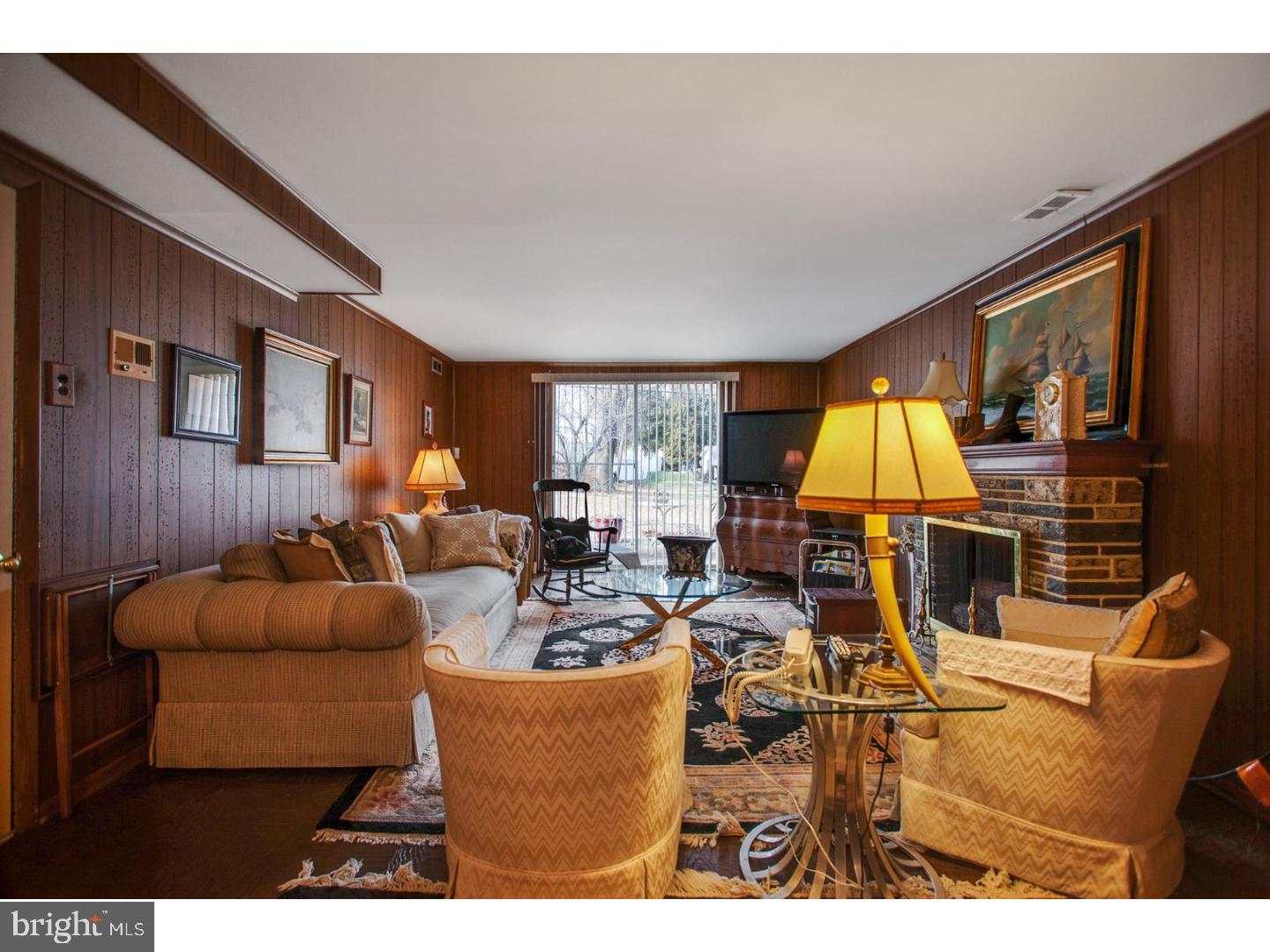 9264 Darlington Road Philadelphia, PA 19115 - Photo 13 of 25 Family Room