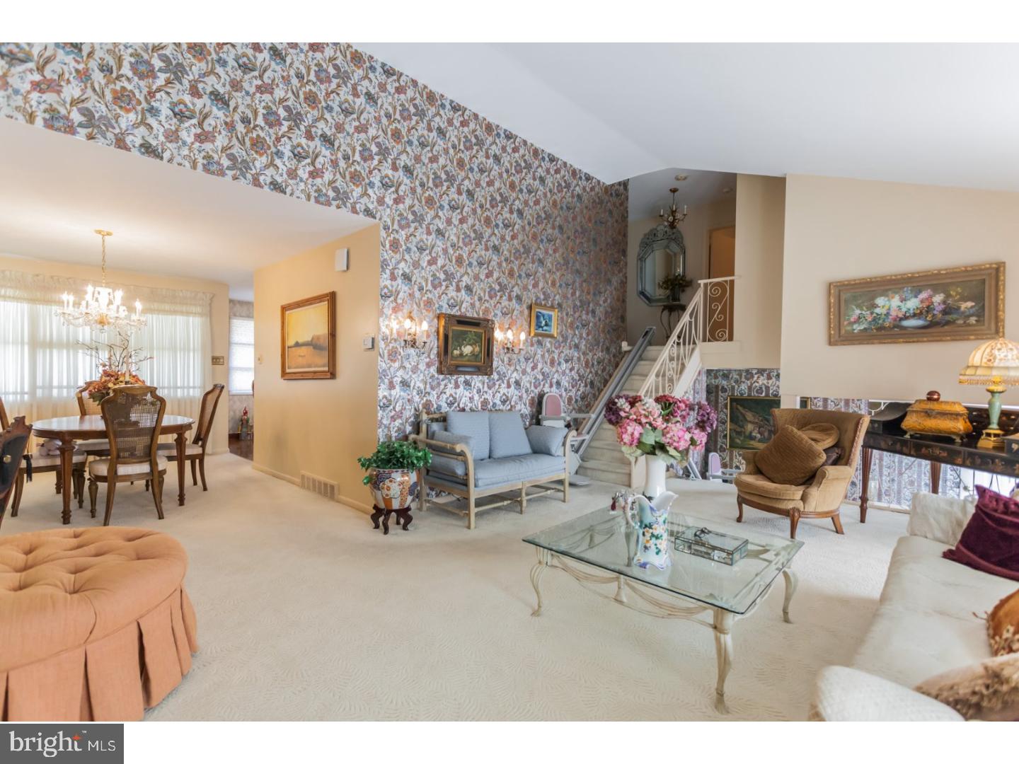 9264 Darlington Road Philadelphia, PA 19115 - Photo 3 of 25 Living Room