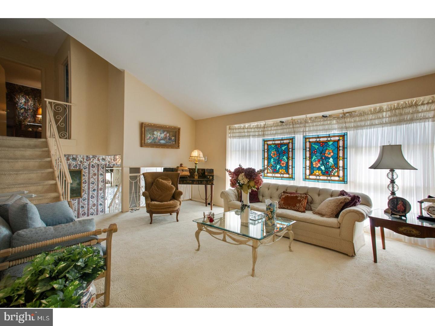 9264 Darlington Road Philadelphia, PA 19115 - Photo 4 of 25 Living Room
