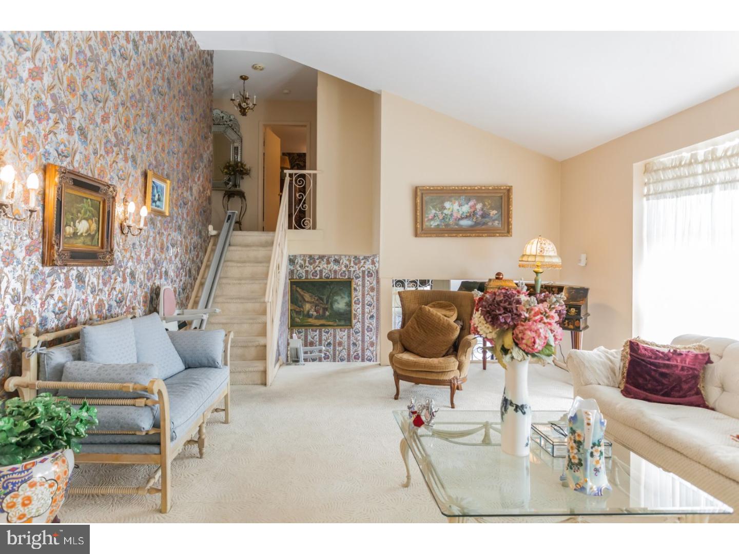 9264 Darlington Road Philadelphia, PA 19115 - Photo 6 of 25 Living Room