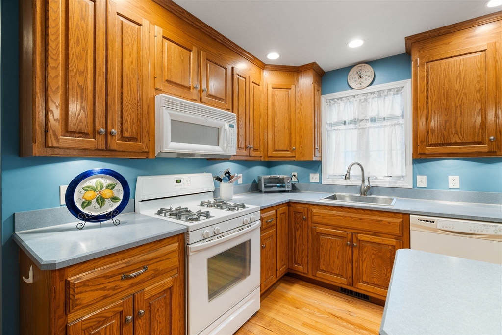 82 Fox Run Road, Unit 82 Blackstone, MA 01504 - Photo 9 of 26