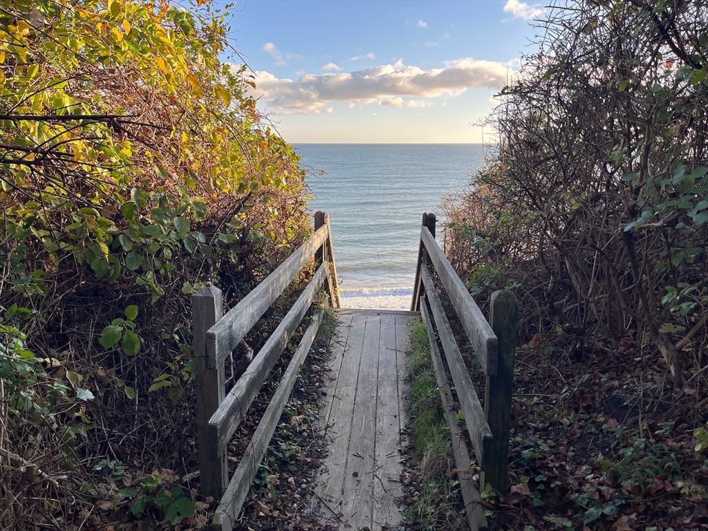 30 Pawtuxet Road Plymouth, MA 02360 - Photo 4 of 42 a balcony with view of trees